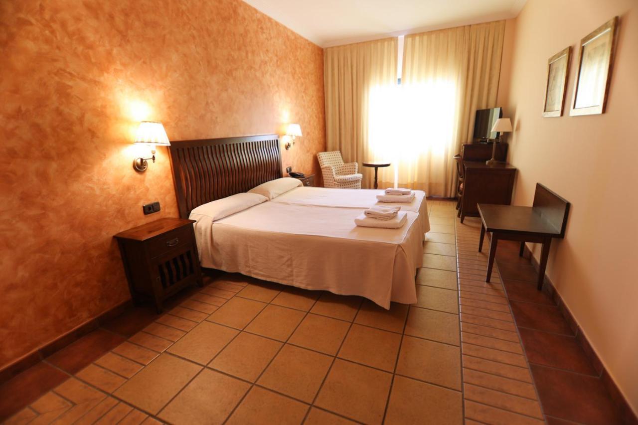 Hospedium Hotel Dona Mafalda De Castilla Plasencia Exterior photo