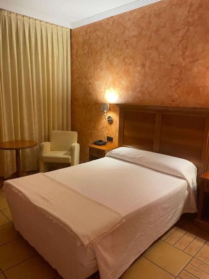 Hospedium Hotel Dona Mafalda De Castilla Plasencia Exterior photo