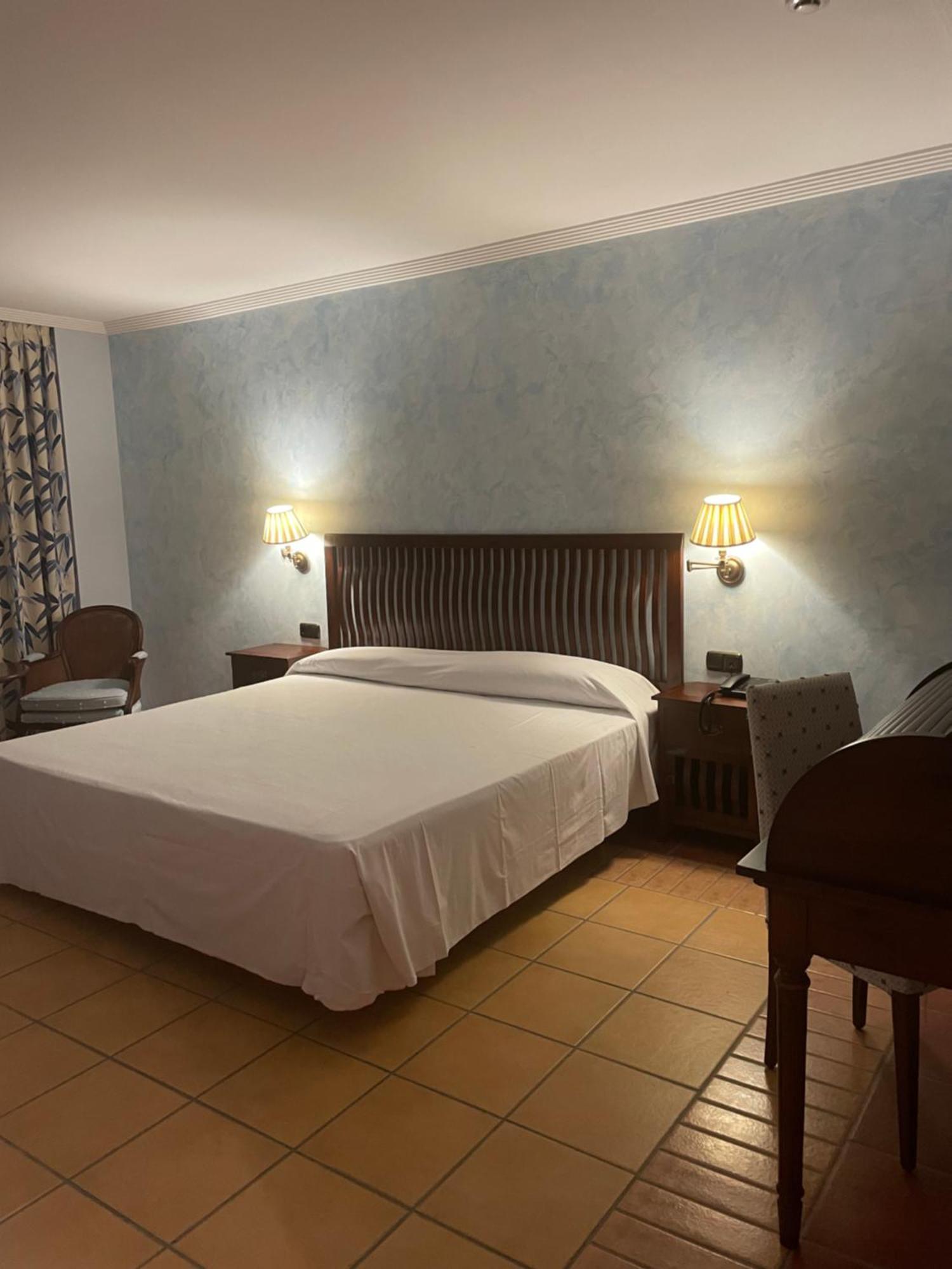 Hospedium Hotel Dona Mafalda De Castilla Plasencia Exterior photo