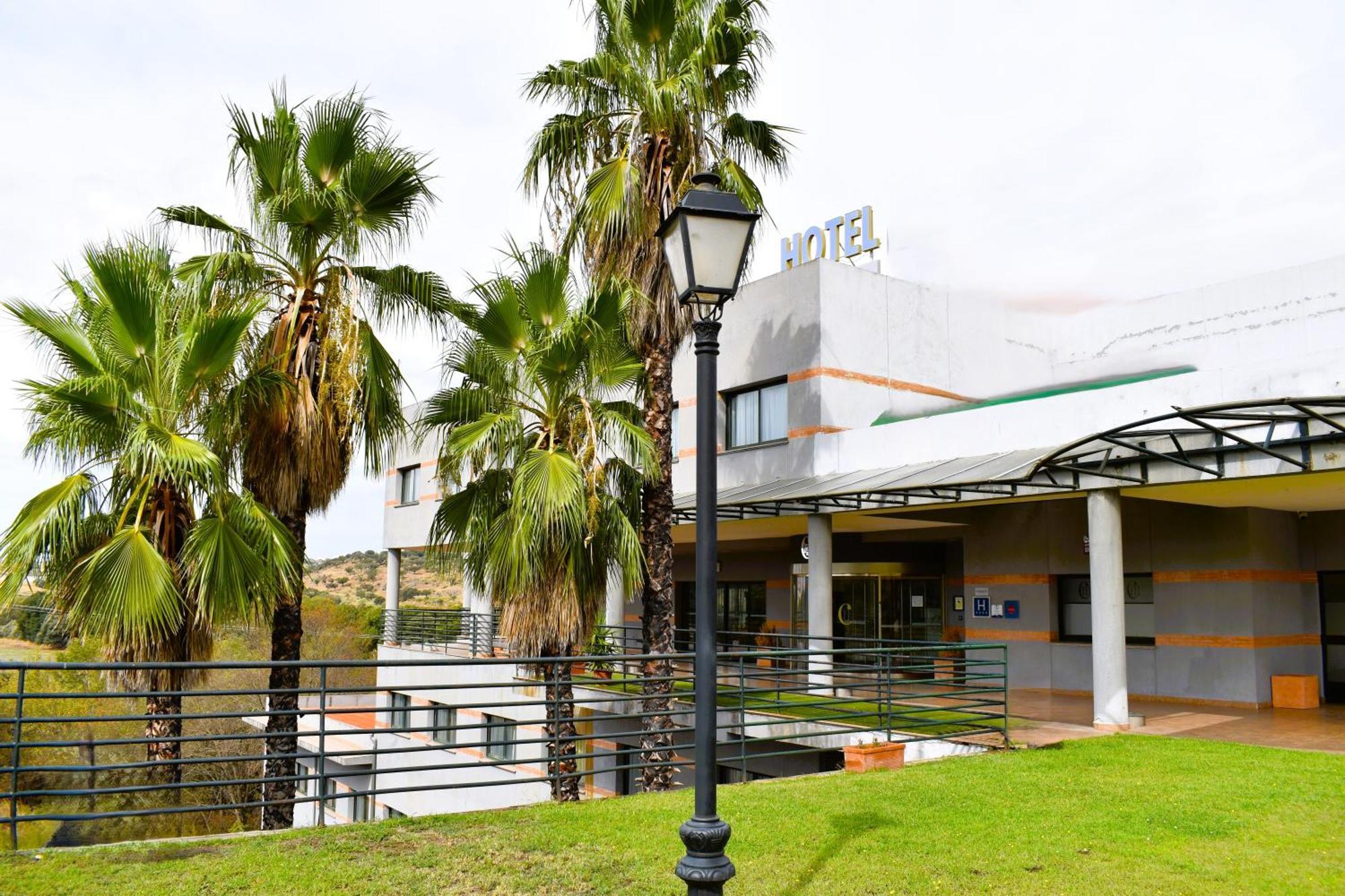 Hospedium Hotel Dona Mafalda De Castilla Plasencia Exterior photo